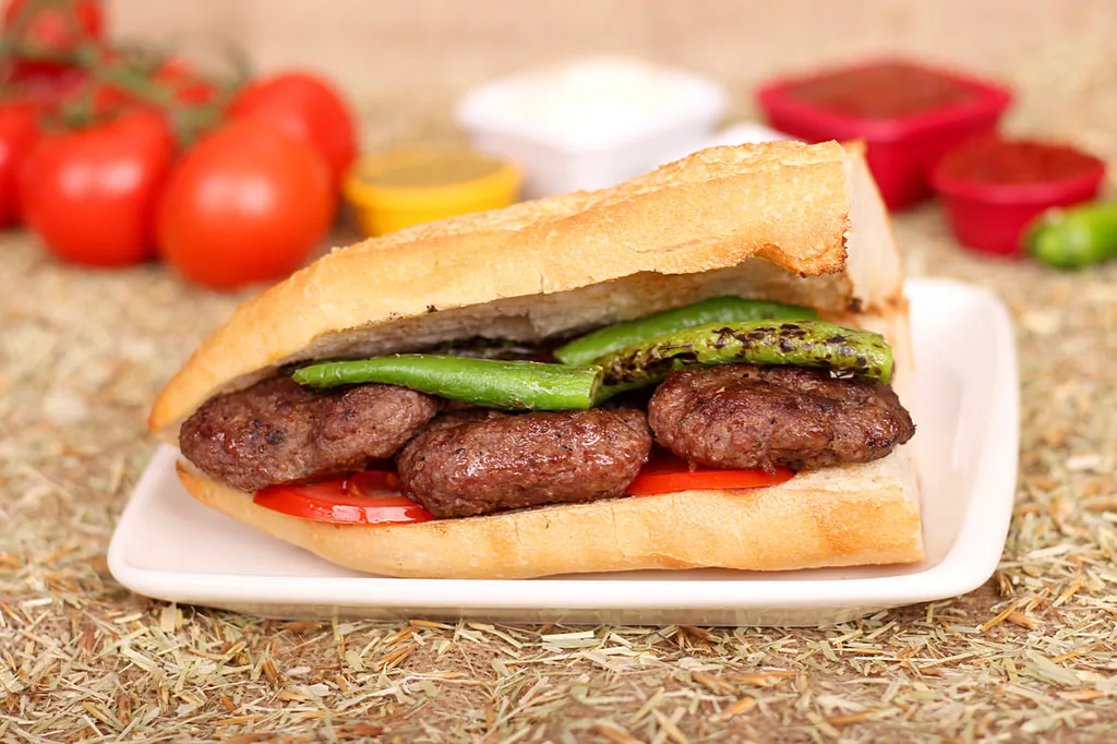 Yarım Ekmek Arası Köfte